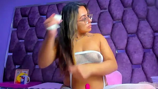 Freya Miller  online show from October 2025 03:42:02 AM