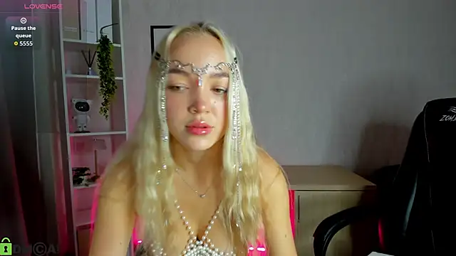 Snapshot of Christy_Little chatting on September 2025 12:55:01 AM Christy Little online show from September 2025 12:55:01 AM
