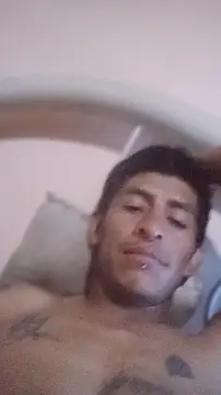 carloshot31 online show from May 2026 07:05:01 AM
