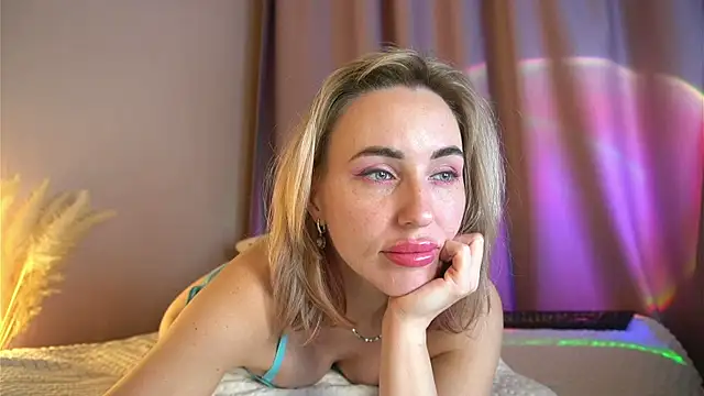 Cum Slutt online show from November 2025 05:17:02 PM