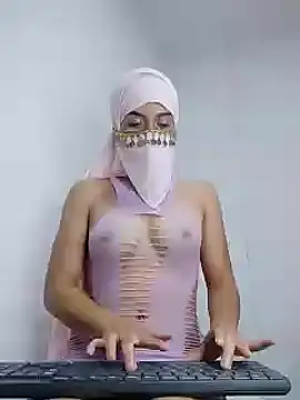 Snapshot of Aaliyah_Salma chatting on February 2025 02:19:02 AM Aaliyah Salma online show from February 2025 02:19:02 AM