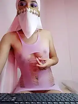 Snapshot of Aaliyah_Salma chatting on February 2025 06:45:01 PM Aaliyah Salma online show from February 2025 06:45:01 PM