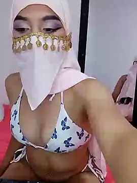 Snapshot of Aaliyah_Salma chatting on February 2025 10:54:01 PM Aaliyah Salma online show from February 2025 10:54:01 PM