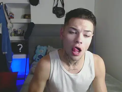 MarceloMilk online show from November 2025 12:00:01 AM