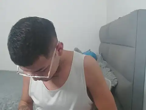 MarceloMilk online show from September 2025 01:44:02 PM