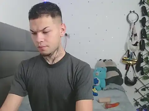MarceloMilk online show from October 2025 04:01:01 AM
