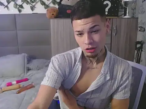 MarceloMilk online show from November 2025 05:00:02 AM