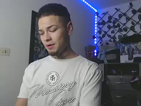 MarceloMilk online show from November 2025 05:00:05 AM