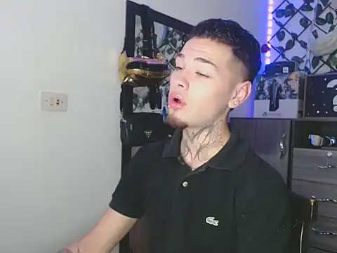 MarceloMilk online show from November 2025 05:02:01 AM