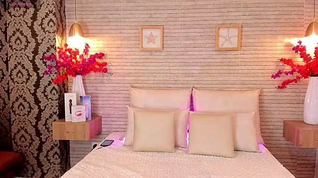 Snapshot of Catalinna_Thompson chatting on October 2025 01:02:01 PM Catalinna Thompson online show from October 2025 01:02:01 PM