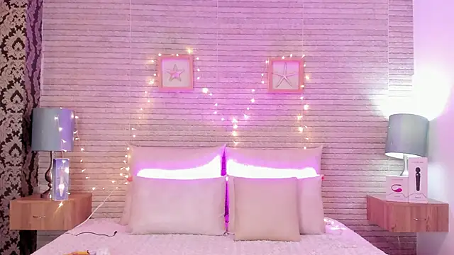 Snapshot of Catalinna_Thompson chatting on March 2025 12:01:01 PM Catalinna Thompson online show from March 2025 12:01:01 PM