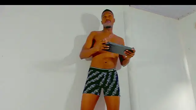 Amir mikelsen online show from February 2026 04:49:02 PM