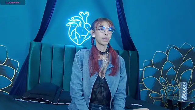 Lunamistyc online show from November 2025 07:58:02 PM