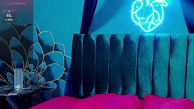 Lunamistyc online show from November 2025 07:36:02 PM