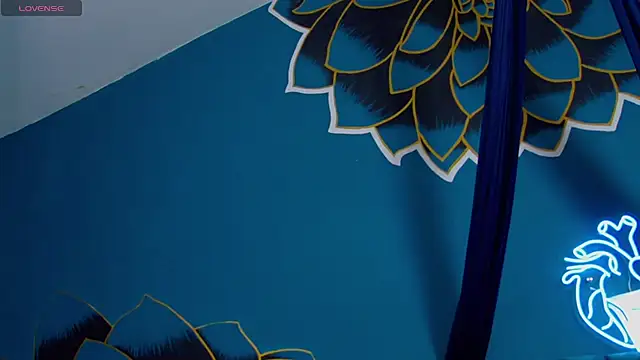 Lunamistyc online show from December 2025 08:19:01 PM