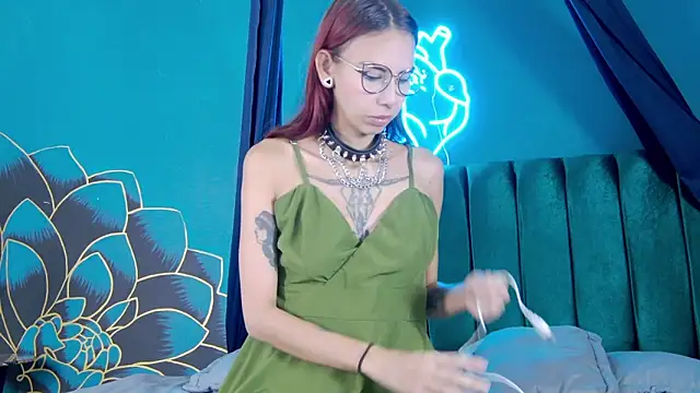 Lunamistyc online show from September 2025 08:48:01 PM