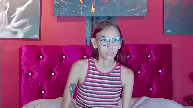 Lunamistyc online show from November 2025 07:40:01 PM