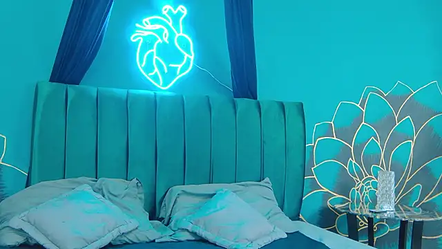 Lunamistyc online show from February 2026 08:08:01 PM