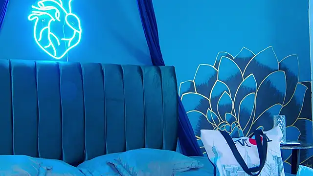 Lunamistyc online show from October 2025 07:32:01 PM