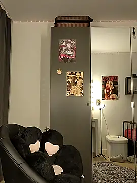 Snapshot of desiree-doux chatting on November 2025 10:43:02 PM desiree-doux online show from November 2025 10:43:02 PM