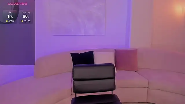 Snapshot of AlinaKravitz chatting on March 2025 03:04:02 PM AlinaKravitz online show from March 2025 03:04:02 PM