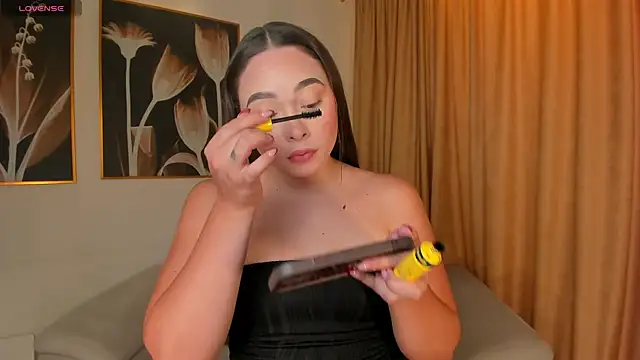 AlinaKravitz online show from April 2026 06:44:02 PM