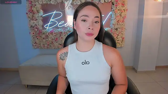 AlinaKravitz online show from April 2026 06:24:01 PM