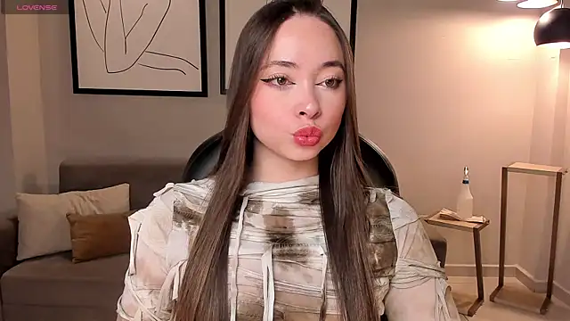 Snapshot of AlinaKravitz chatting on October 2025 11:55:01 AM AlinaKravitz online show from October 2025 11:55:01 AM