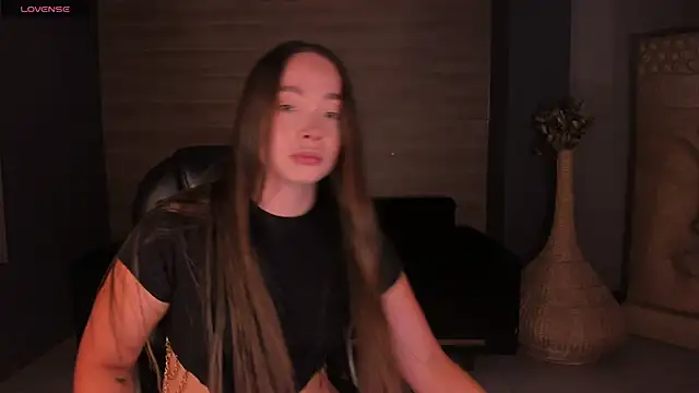 AlinaKravitz online show from April 2026 07:14:01 PM