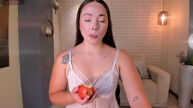 AlinaKravitz online show from April 2026 07:37:01 PM