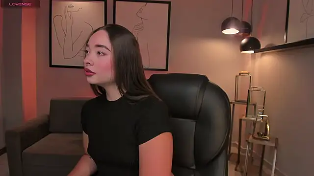 Snapshot of AlinaKravitz chatting on December 2025 11:42:02 AM AlinaKravitz online show from December 2025 11:42:02 AM