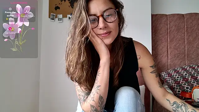 Emmy petit online show from February 2026 05:09:02 PM