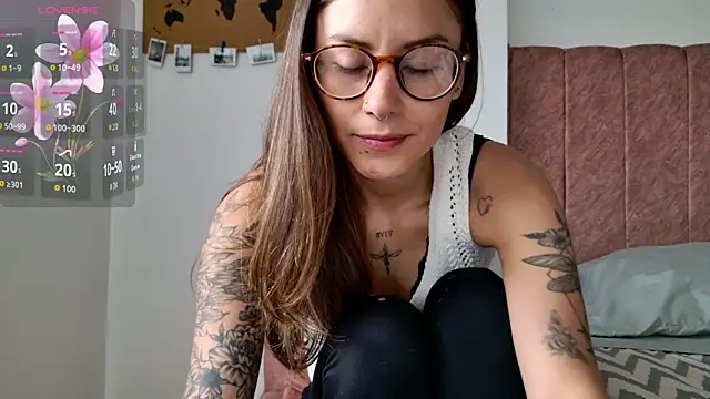 Emmy petit online show from March 2026 05:21:01 PM