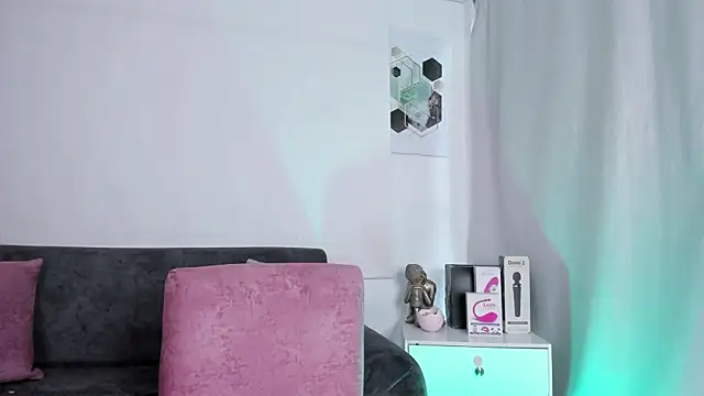 LaylaJewel online show from February 2026 04:51:02 PM