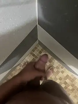 Snapshot of mylovetr1 chatting on December 2024 05:58:01 AM mylovetr1 online show from December 2024 05:58:01 AM