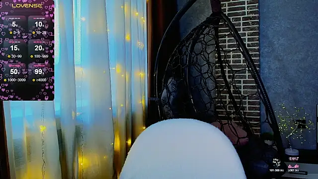 Snapshot of Evacadooo chatting on November 2025 05:00:02 AM Evacadooo online show from November 2025 05:00:02 AM