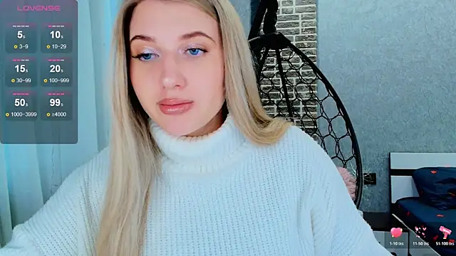 Snapshot of Evacadooo chatting on October 2025 04:02:02 AM Evacadooo online show from October 2025 04:02:02 AM