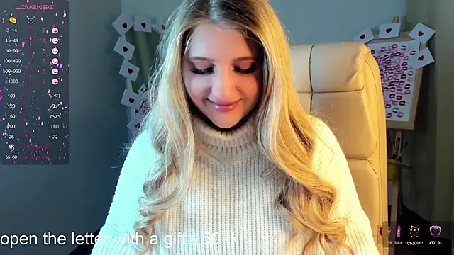 Snapshot of Evacadooo chatting on February 2025 02:31:01 AM Evacadooo online show from February 2025 02:31:01 AM