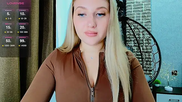 Snapshot of Evacadooo chatting on September 2025 02:47:02 AM Evacadooo online show from September 2025 02:47:02 AM