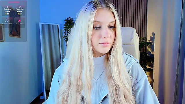 Evacadooo online show from February 2026 02:33:01 AM