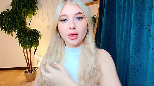 Evacadooo online show from March 2026 04:07:02 AM