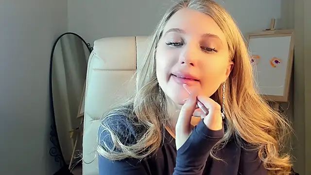 Snapshot of Evacadooo chatting on January 2025 02:38:02 AM Evacadooo online show from January 2025 02:38:02 AM