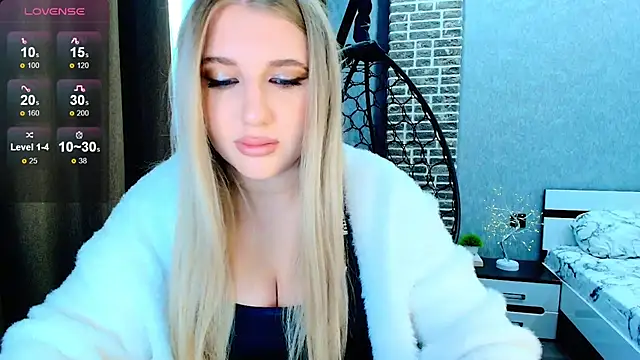 Snapshot of Evacadooo chatting on September 2025 05:02:01 AM Evacadooo online show from September 2025 05:02:01 AM