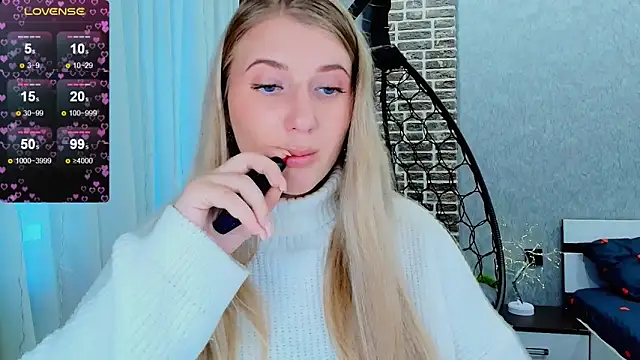 Snapshot of Evacadooo chatting on October 2025 02:43:02 AM Evacadooo online show from October 2025 02:43:02 AM