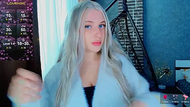 Snapshot of Evacadooo chatting on November 2025 06:39:01 AM Evacadooo online show from November 2025 06:39:01 AM