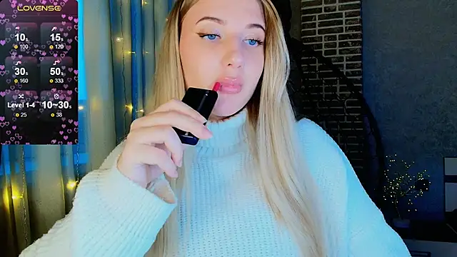 Snapshot of Evacadooo chatting on November 2025 02:32:02 AM Evacadooo online show from November 2025 02:32:02 AM