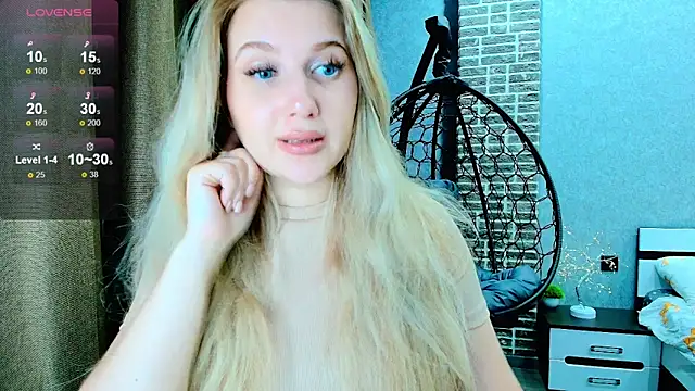 Snapshot of Evacadooo chatting on September 2025 07:25:02 PM Evacadooo online show from September 2025 07:25:02 PM