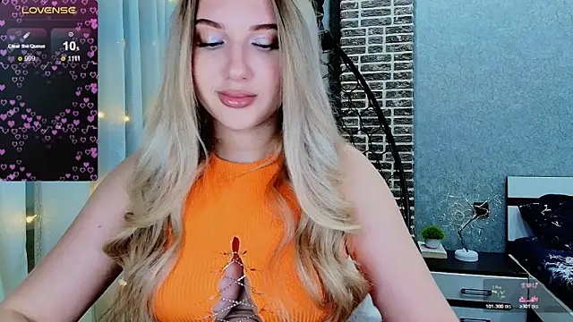 Snapshot of Evacadooo chatting on November 2025 02:21:02 AM Evacadooo online show from November 2025 02:21:02 AM