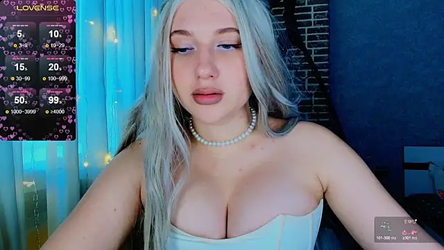 Snapshot of Evacadooo chatting on November 2025 05:55:02 AM Evacadooo online show from November 2025 05:55:02 AM