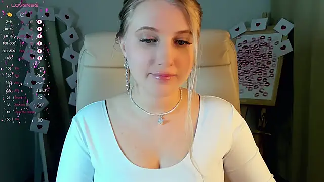 Snapshot of Evacadooo chatting on February 2025 05:22:01 AM Evacadooo online show from February 2025 05:22:01 AM